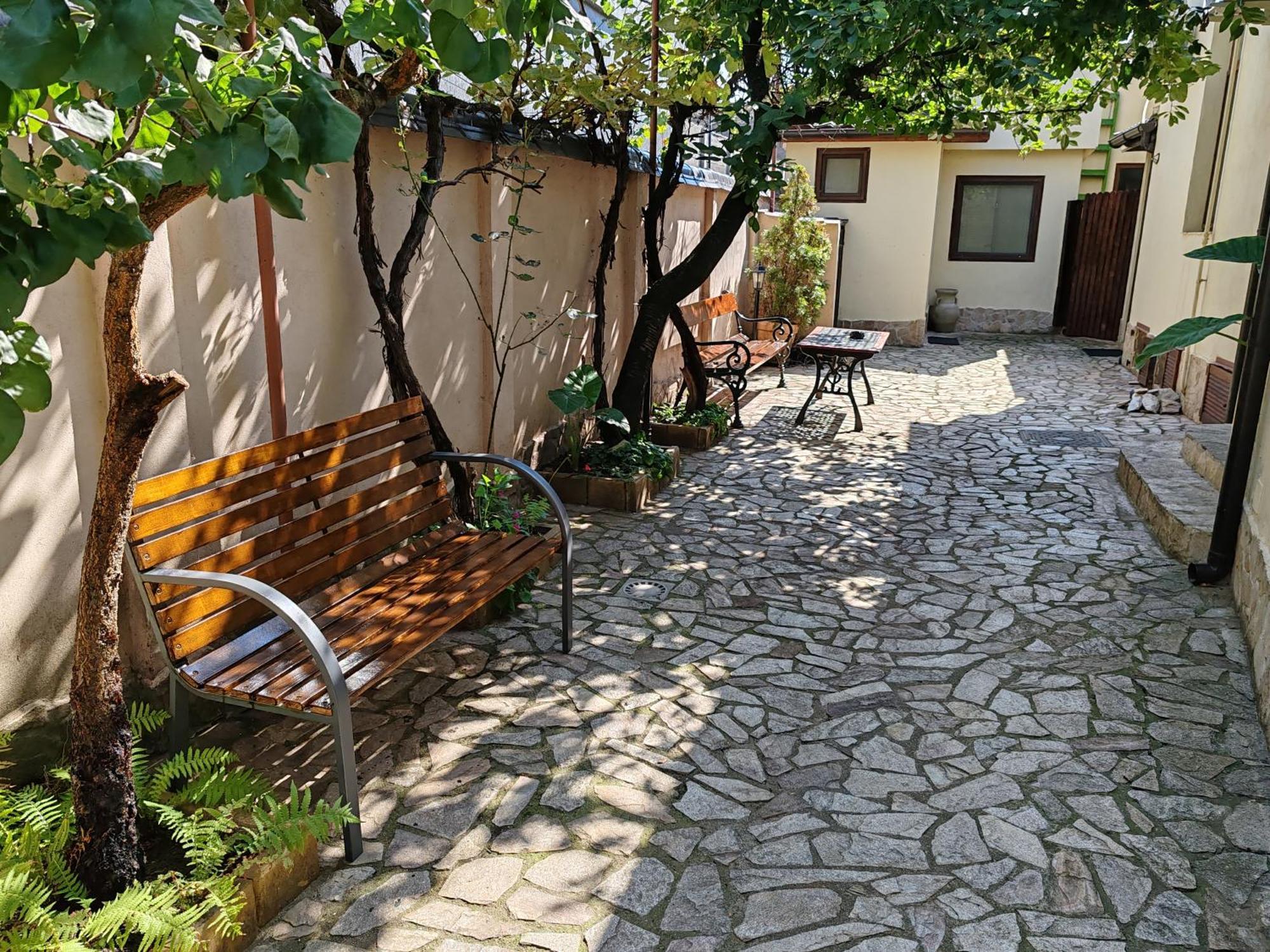 Arthouse Lucrezia Hotel Temesvár Kültér fotó